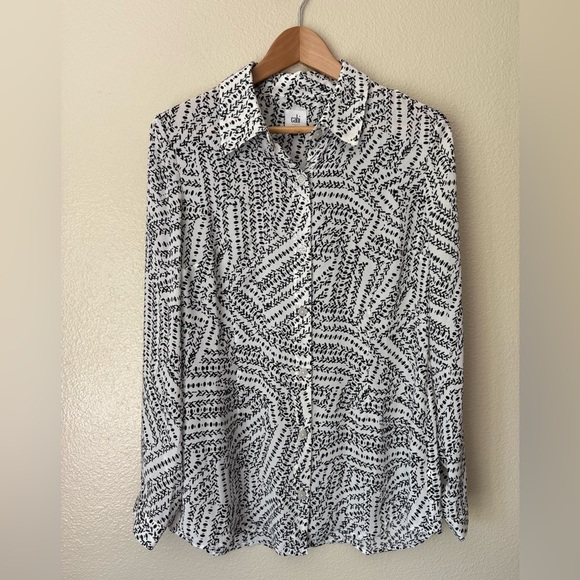 CABI Split Back Button Up Top - Picture 2 of 6